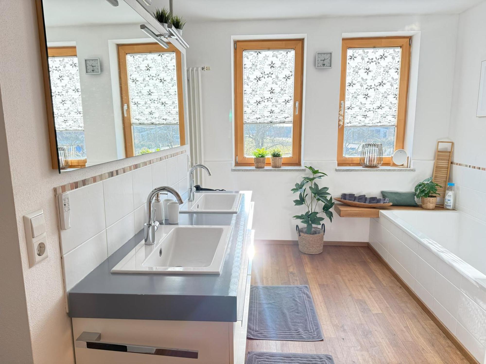 Fe Wo Brunnen - 120 Qm - Ruhige Lage - Viel Natur- Komfortabel - Grosser Balkon Und Garten 메밍겐 외부 사진